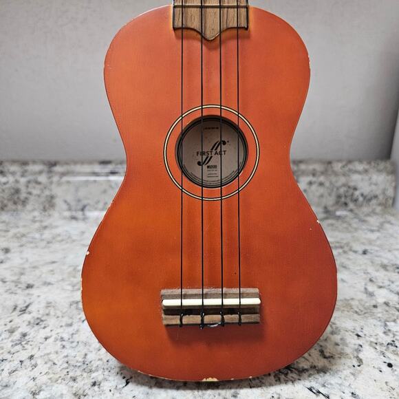 First Act MG500 Kid’s Soprano Hand-Rubbed Plastic Finish Ukulele Good Condition - Picture 2 of 7
